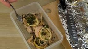 Can you refrigerate and reheat cooked salmon?