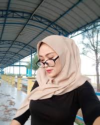 Lebih dari 60 persen dari 32 juta penduduk malaysia merupakan muslim melayu. 31 Gambar Wanita Berhijab Dari Samping Info Grumpy