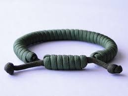 With your 3 foot piece of paracord, find the middle. Pin On Paracord Bracelet