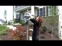 how to change a lamp post light bulb