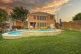 west arlington tx homes with pools