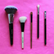 five makeup brushes every makeup lover