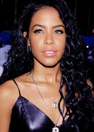 She could effortlessly wear a pair of baggy jeans and a crop top one day and a roberto cavalli dress the next. Date Early 2000s Person Product Aaliyah Image Source Tumblr Com Age Of Person Died At Age 22 Aaliyah Aaliyah Style Beauty