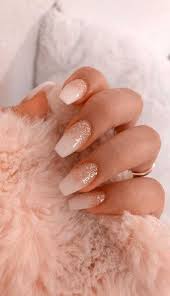 8 reason why women with long nails are