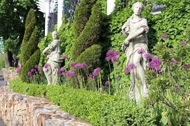 Classical Garden Statues Style And