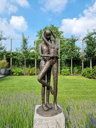 Bronze Garden Sculpture Of A Kissing
