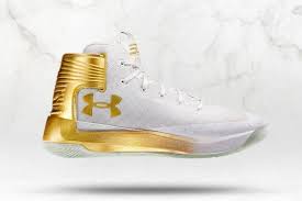 Steph curry, who's been struggling so far in the nba finals (averaging 16.0 points per game on 43.6 percent shooting), released his latest under armour shoe, the curry 2 low chef curry, on thursday. Stephen Curry S New Under Armour Curry 3zer0 Launches In Limited Edition Gold Stephen Curry Shoes Curry Basketball Shoes Curry Shoes