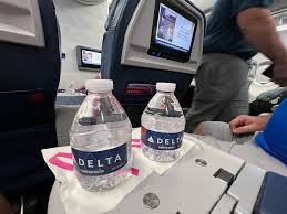 what airlines offer you free drinks