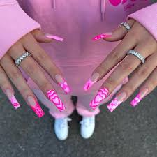 summer pink nail designs to try in 2023