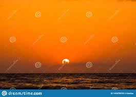 Amazing Sea Sunset On The Pebble Beach The Sun Waves