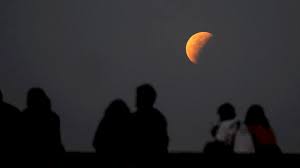 A lunar eclipse is when the moon moves into the earth' shadow. Lbxiompscneksm