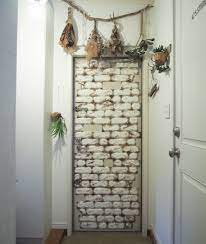 玄関ドアをどうにかしたい 100均レンガシートで玄関の雰囲気に合うドアに limia リミア 玄関ドア ドア レンガ