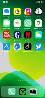 How can i change the colour of my home screen? Iphone Users Are Showing Off Their New App Icons Here S How To Change Yours Mirror Online