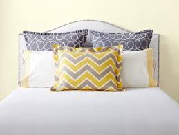 6 Bedroom Pillow Arranging Tricks To