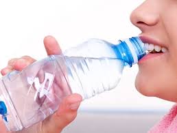 25 kg = 1 liter air. Cara Minum Air Putih Seperti Ini Bisa Turunkan Berat Badan Alodokter