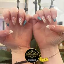 only nails lounge