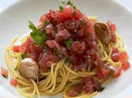 Рецепт спагетти с чесноком, оливковым маслом и тартаром из тунца: шаги приготовления и секреты