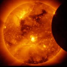 Solformørkelse m (definite singular solformørkelsen, indefinite plural solformørkelser, definite plural solformørkelsene). Solformorkelse Store Norske Leksikon