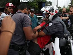 Resultado de imagem para governador geraldo alckmin bate em estudante