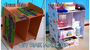 makeup organizer from used cardboard