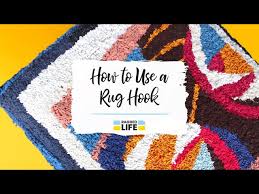 how to use a rug hook to make a rag rug
