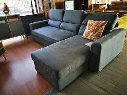 Втора употреба продавам ъглов диван с два фотьойла размери дължина 1.90х2.26 до ъгъла втора употреба продавам малко употребяван, разтегателен, ъглов диван за хол. Glov Divan 0959445