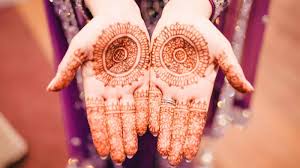 Was heißt alles gute zum geburtstag! Henna Abend So Funktioniert Die Muslimische Henna Zeremonie