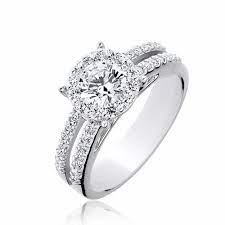 Select the best engagement ring from Las Vegas luxury jewellery for the special occasion.