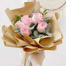 festive pink roses bouquet bearloonsg