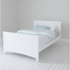 Tweedle White Wood Small Double Queen Bed