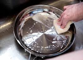 how to clean snless steel pan