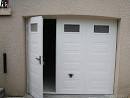 Porte de garage isolee avec portillon bois