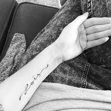 15 inspirations pour un tatouage prénom | Tatouage prenom, Tatouage prénom avant  bras, Tatouage