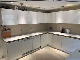 white gloss modern handleless kitchen 1405