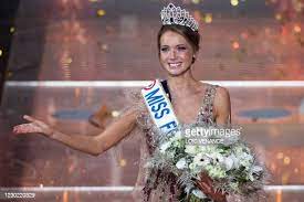 Amandine Petit - 8.944 Miss Frankreich Bilder und Fotos - Getty Images