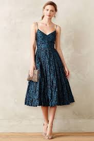 Entdecken sie elegante abendkleider für hochzeit bei milanoo. Dunkelblaues Kleid In A Linie Abendkleid In Schwarz Und Blau Kleine Tasche Beige Schuhe Dunkelblaues Kleid Schone Kleider Abendkleid