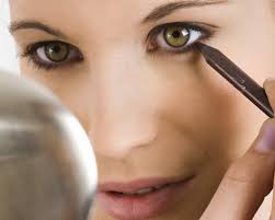 Ladies with gorgeous hazel eyes can capitalize to all the lovely ladies who have hazel eyes and they have been successful using eye shadows without killing the lovely color of their hazel eyes. The Best Eye Makeup For Hazel Eyes