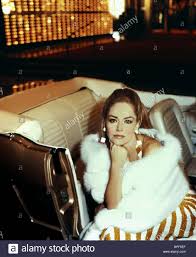 Sharon stone paid for leonardo dicaprio''s salary from her own pocket to hire him for her 1995 movie 'the quick and the dead', the actor has revealed in her memoir 'the beauty of living twice'. Sharon Stone Casino 1995 Stockfotografie Alamy