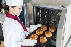 パン職人の仕事は女性向き？パン屋の仕事内容や活躍できる働き方を解説｜製菓とパンのおしごと
