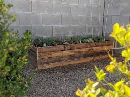 raised garden bed from used pallets