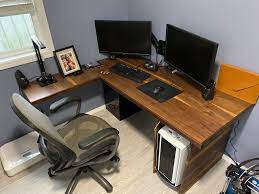 These floating computer desks look amazing! Floating Corner Walnut Computer Desk Woodworking