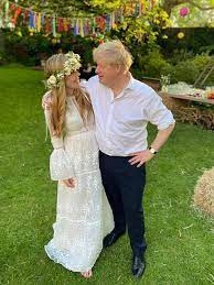Boris' third wife beams in white lace dress. Vsmoegcyqh9dm