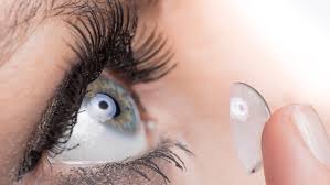 use mascara if you wear contact lenses