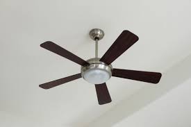 can a ceiling fan fall how to avoid it