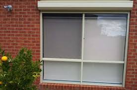 Illustrated instructions on how to measure for single hung windows, screens for horizontal slider windows and screens for double hung windows with tracks. Window Flyscreen