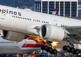 A united airlines boeing 777 suffered major engine failure in midair and was forced to make an emergency landing at denver international airport, while scattering debris across several the engine was on fire in the air. Philippine Airlines Boeing 777 Engine Emits Flames Samchui Com