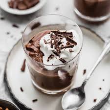 chocolate pudding with cocoa powder