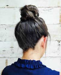 For people with oily hair, shampoo is an everyday companion. 20 Cute And Easy Hairstyles For Greasy Hair That Hide Oily Roots