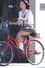 画像】女子高生の自転車通学中に撮られた写真 | JKちゃんねる|女子高生画像サイト