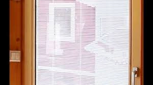 Scheibenzwischenraum vergrößern, um schwingungsübertragung zu erschweren. Sichtschutz De Luxe Innenliegende Jalousie Plissee Rollo In Der Verglasung Hummel Blockhaus Youtube